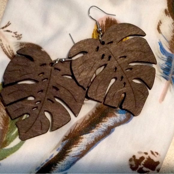NWT Wooden Palm Leaf Dangle EARRINGS - Picture 5 of 7